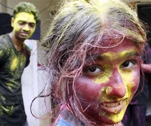 1 died and 5 injured on holi fest