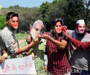 third eye on holi milan programs in lucknow