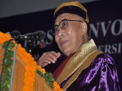 dalai lama in convocation ceremoney of himachal pradesh university