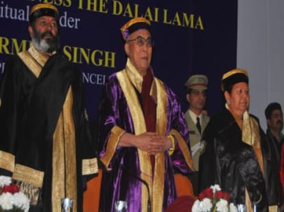 dalai lama in convocation ceremoney of himachal pradesh university