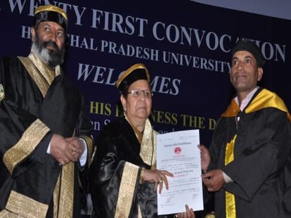 dalai lama in convocation ceremoney of himachal pradesh university