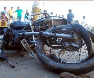 Highspeed dumper killed Three Student