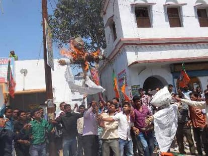 chaos over ticket distribution gets ugly in bjp