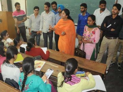 Lathi Charge on students in PU: politics and camapus warm