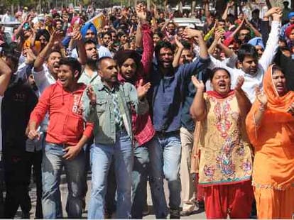 10 % dearness allowance to state employee