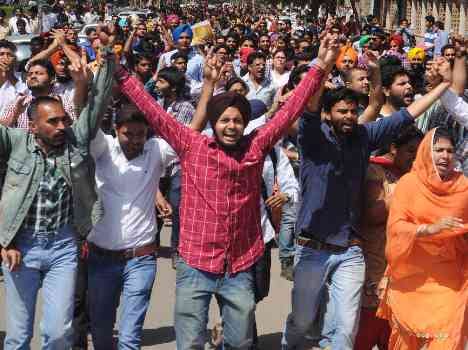Lathi Charge on students in PU: politics and camapus warm