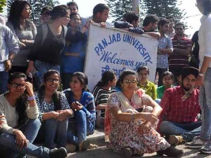 Lathi Charge on students in PU: politics and camapus warm