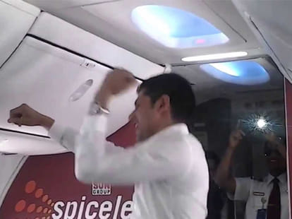 holi dance in spicejet