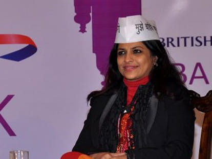 yogendra yadav and somnath bharti reaches to shazia ilmi