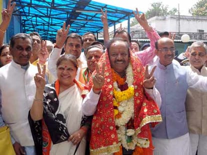 aam aadmi party not save his fortess