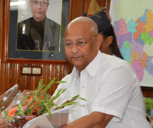 Comb comes the way of bald candidate in Ranchi