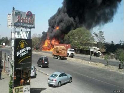 Accident on Mumbai highway, Eight dead