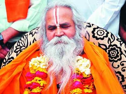 dispute on har har modi, ghar ghar modi