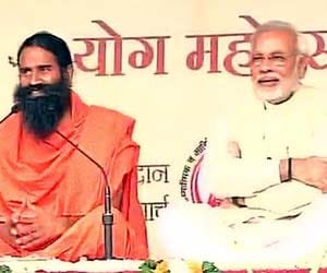 congress protest against ramdev and pm modi.