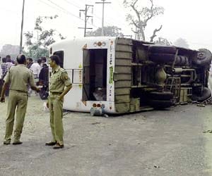 Bus accident: 50 hurt, 20 serious