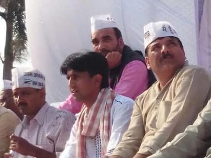 Arvind kejriwal reached banaras