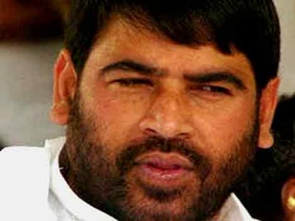 Sadhu Yadav withdraws from Maharajganj fray