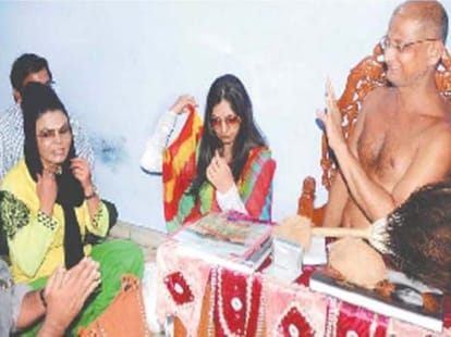 item girl rakhi sawant may form a political party