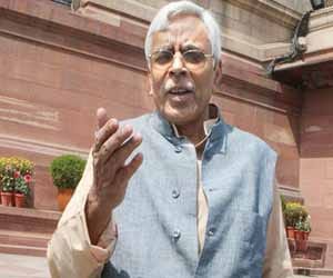 JDU expelled leader campaigns for AAP