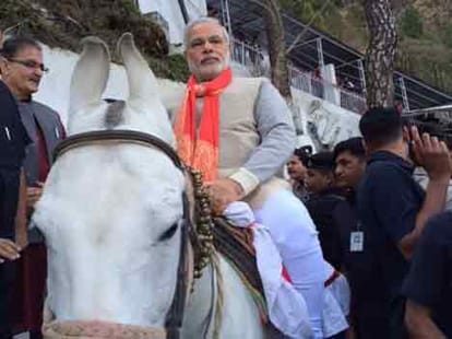 narendra modi attacked on aap, kejriwal's party in trouble
