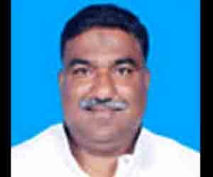 bsp leader attacked by some protesters in mujjafnagar