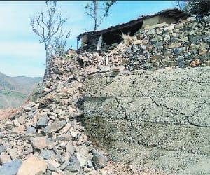 Safty wall fall down in shilai