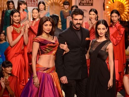 bipasha basu wants more love in world