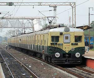 trains crushed the dead body