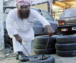 puncture wala and paav bhaji wala will fight against chai wala and jhaadu wala