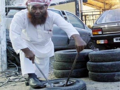 puncture wala and paav bhaji wala will fight against chai wala and jhaadu wala