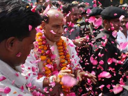 v k singh and rajnath singh addressed a meet