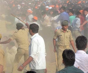 The soldiers beat the crowd by telling cops Goon