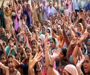 female health workers warned of larger movement