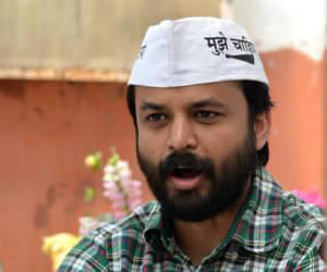 AAP complaints police for thousand crore scam
