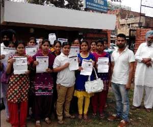 Protest by Students in Dev Samaj Girls College