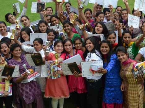 Smart cards make easy for students in Punjab University