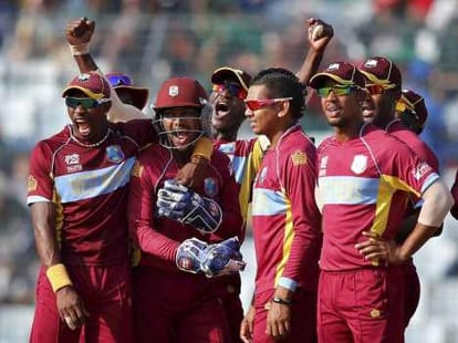 westindies beat australia in last over 