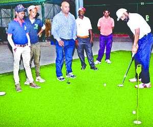 Artificial Pating Surface for Golf Players