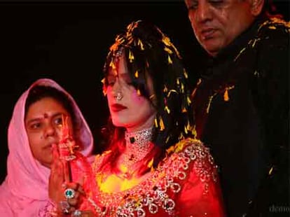 ram mandir mahant accused radhe maa for conspiracy against guru ramdin das.