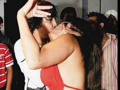 now change dress of rakhi sawant