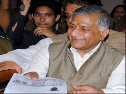 Rajnath seek UN to adopt Hindi as there language