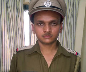 fake sub inspector and constable arrested