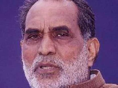 when jai prakash naryan console to indira gandhi