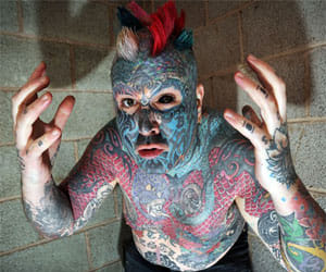 man undergoes tatoo removal surgery to start once again