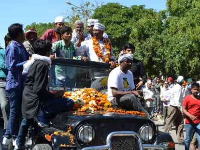 kejriwal become angry youngman, despute in aap's Conference