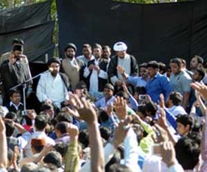 More than 18 policeman injured in karbala dispute in delhi