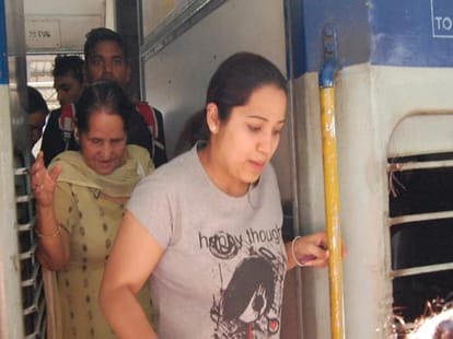 Passengers robbed and assaulted in moving train case opens