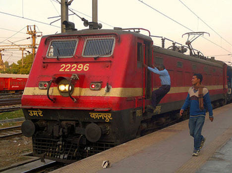 trains speed 160 km from Agra to Delhi