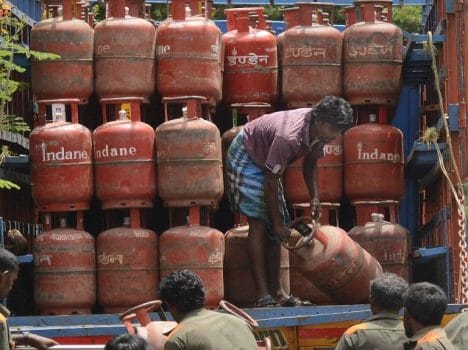 Subsidised gas cylinders got lapse due to Aadhar conditio