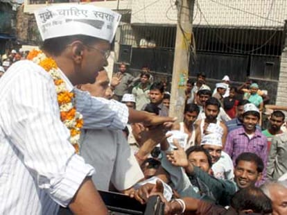 attack on aap leader arvind kejriwal in delhi